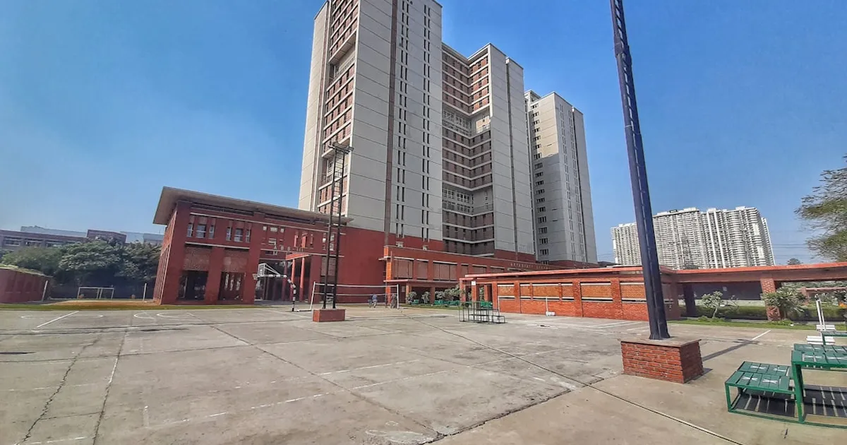 Sector 150 Noida Property Buyer's Guide 2026: Golf-view Homes, Prices, Best Projects & Investment Risks