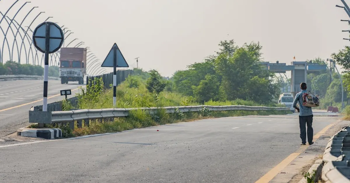 Yamuna Expressway Vs Noida Expressway: Which Corridor Is Better To Buy In 2026