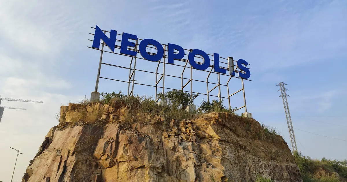 Neopolis, Kokapet