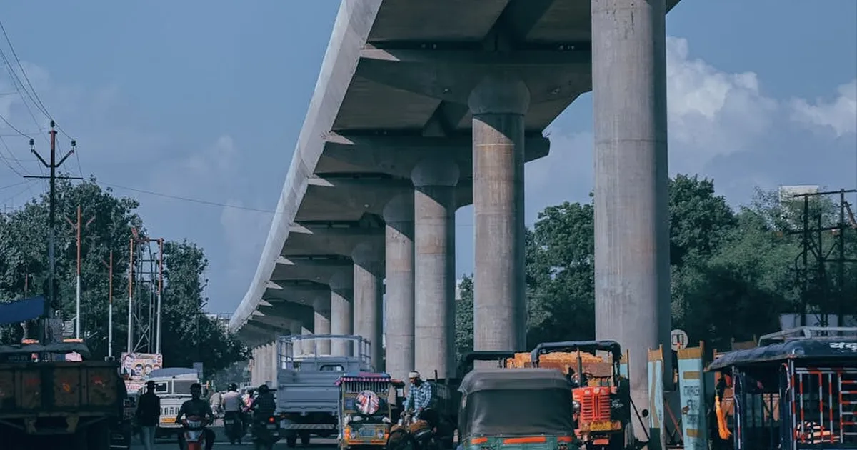 Chilla Regulator To Mahamaya Flyover Mp 3 Road Noida Elevated Road Project 5.5 Km Long 6 Lane Neing Constructed Along Shahdra Drain Latest Update